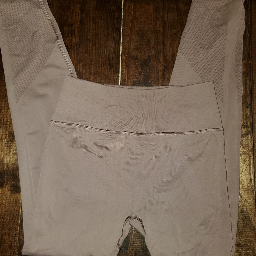 NWT Lululemon Yoga Pants